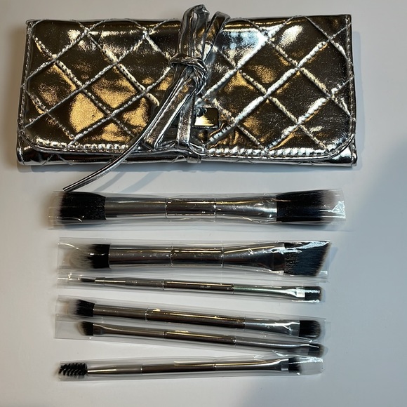 Dillards 6 make-up brush set - Picture 1 of 10